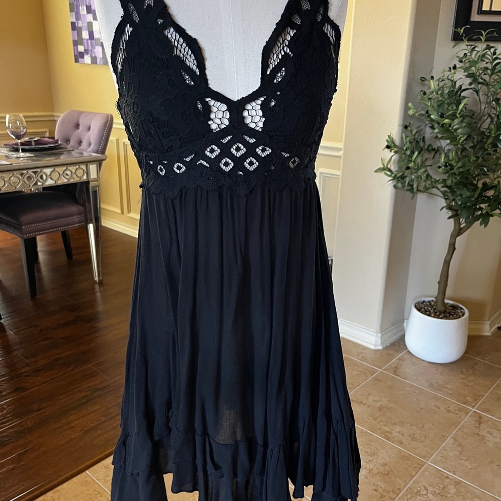 Elegant Black Lace Mini Dress